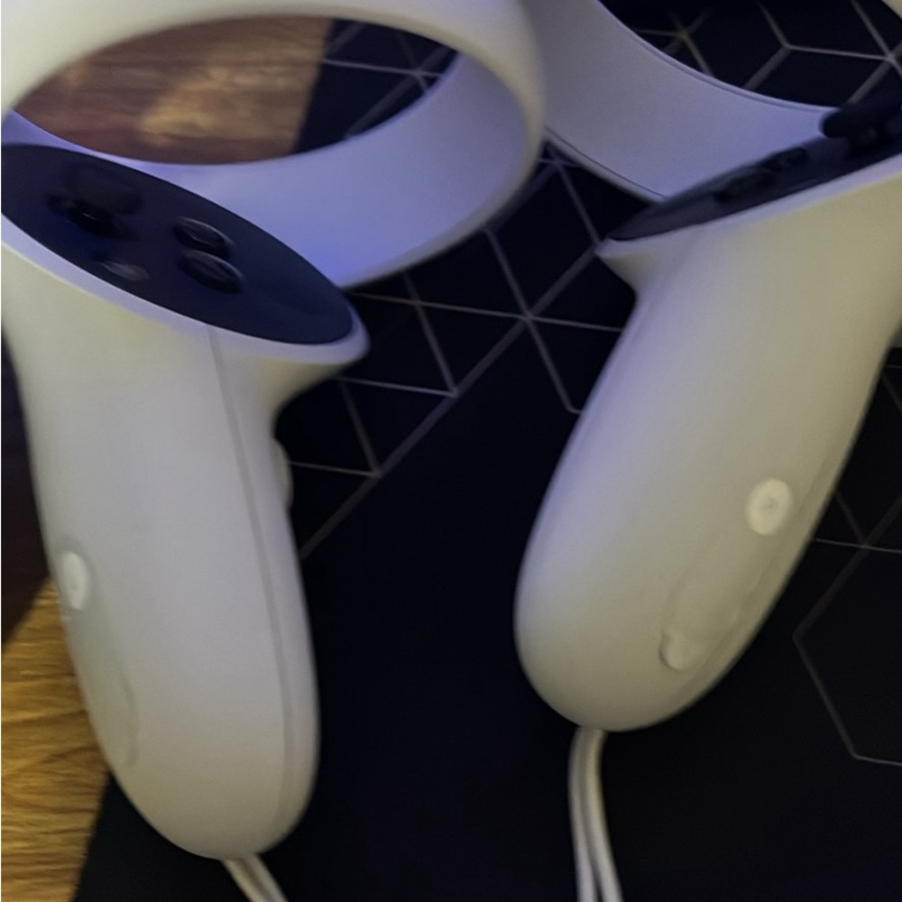 VR META QUEST 2 - Picture 11 of 11